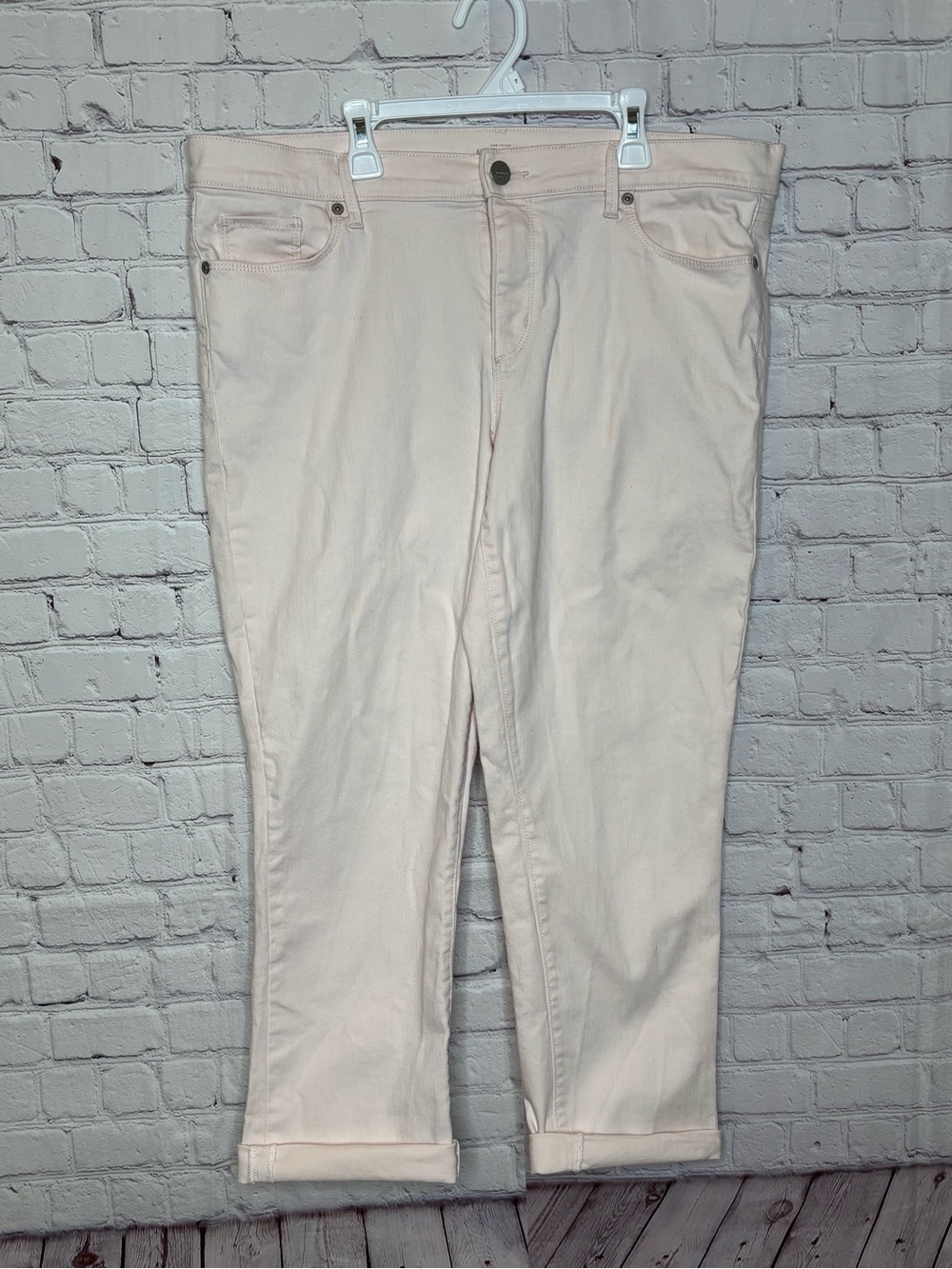 Ann Taylor Loft Pale Pink Modern Cuffed Crop Jeans Size 14